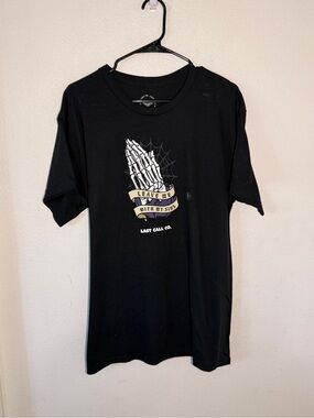 Men’s Black Short-Sleeve Graphic Tee - Prayer Hands